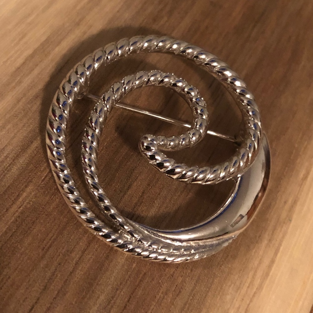 TRIFARI -‎ Vintage Silver Tone Spiral Swirl Circle Brooch